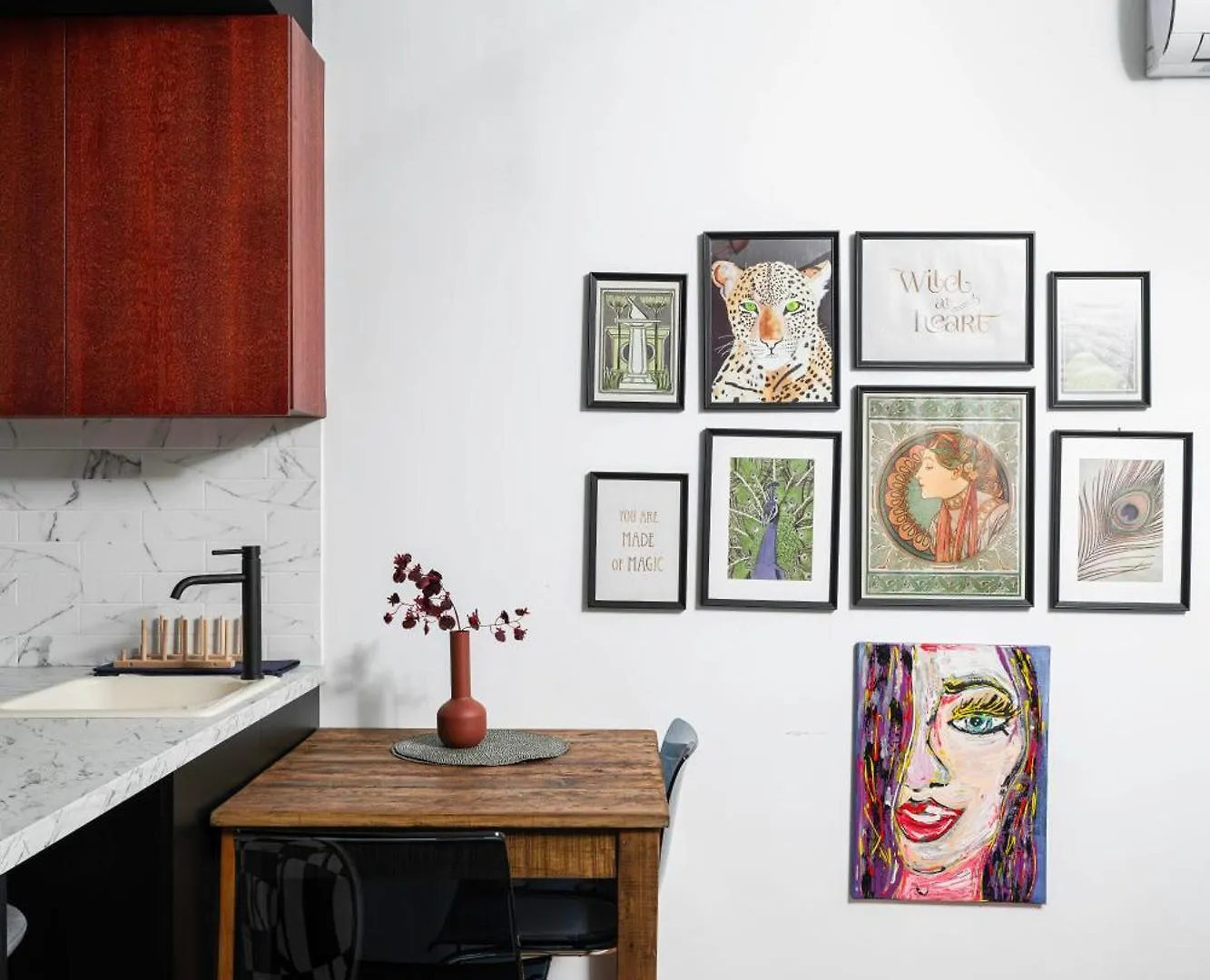 Lägenhet Central Art-Inspired Flat With Private Garage Sofia Bulgarien